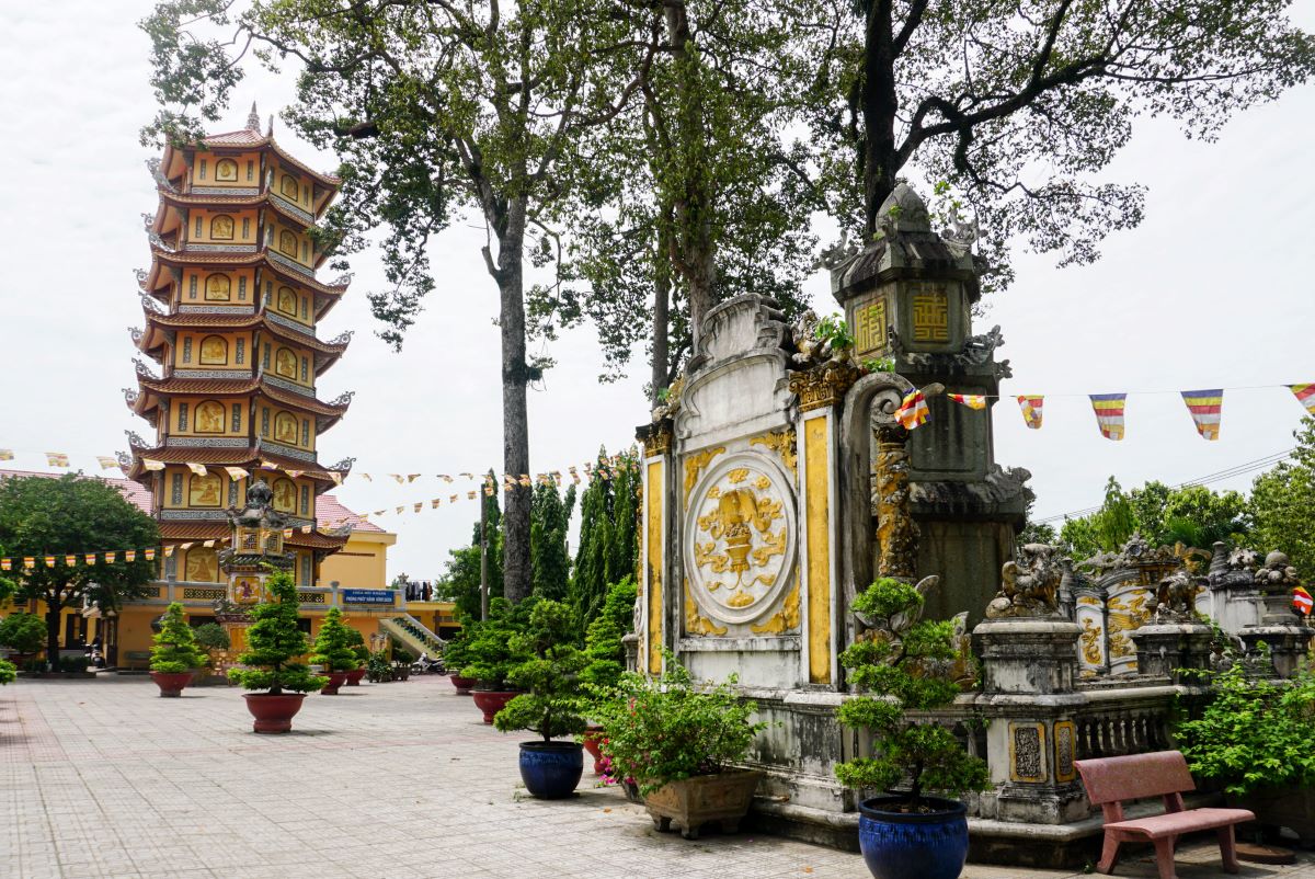 Two record-holding pagodas in Binh Duong