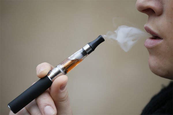 Почти все продукты Vape содержат ядовитые вещества, такие как никотин, металл и формальдегид, вызывающие потерю контроля, плохую концентрацию и ухудшение памяти. 