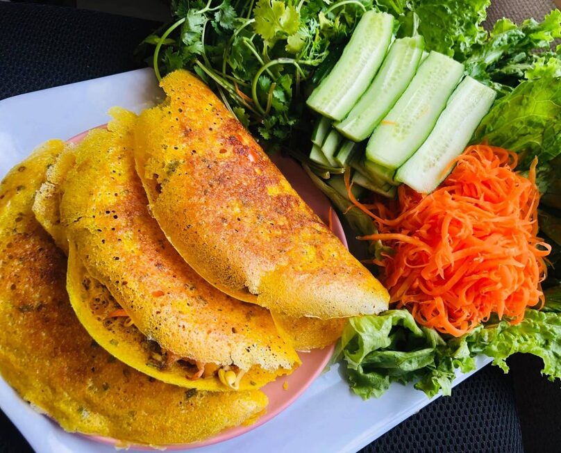 Banh xeo, или вьетнамские блины. Фото: vntopfood.com.