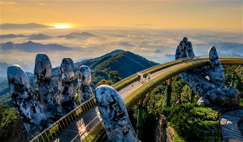 Золотой мост в Sun World Ba Na Hills на окраине города Дананг, центральный Вьетнам. Фото: Sun Group.