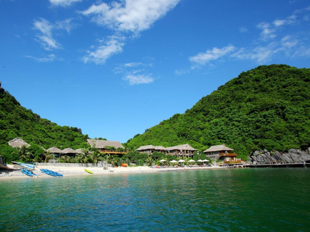 Nam Cat Island Resort CatbaBay, Flamingo Cat Ba Beach Resort и Monkey Island Resort.