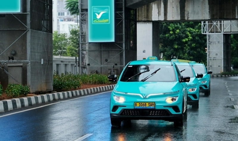 Такси Xanh SM на дороге в Индонезии. Фото: Green and Smart Mobility