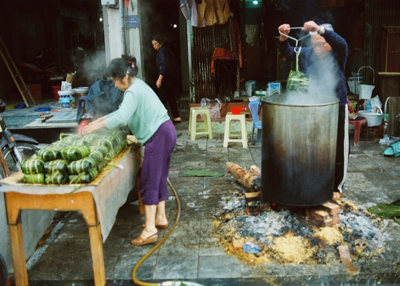 Бань Чынг продается на всех местных рынках или на улицах Старого квартала Ханоя.