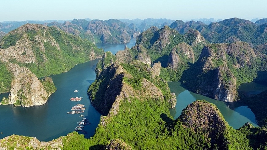 Вид с воздуха на залив Ланха. (Фото: Vietnamplus)