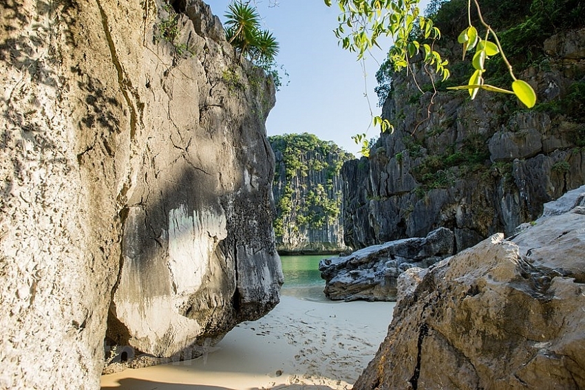 Маленькие острова до сих пор сохраняют нетронутую и первозданную красоту. (Фото: Vietnamplus)