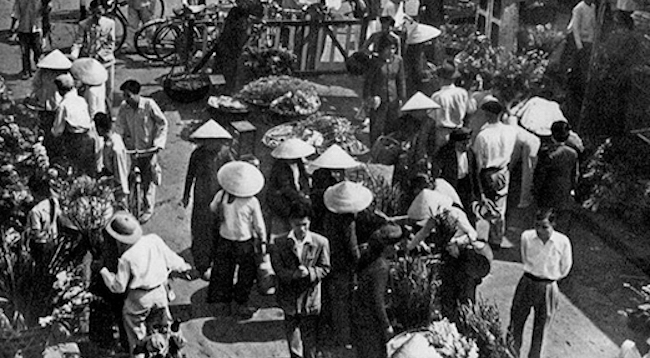 После 1945 г. все больше вьетнамских мужчин одевались по-европейски. Фото: vnexpress.net