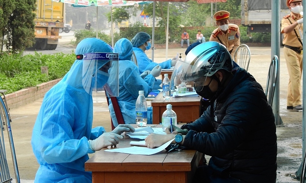 В апреле 2020 года в городе Чи Линь провинции Хайзыонг открылась станция для декларирования здоровья для предотвращения распространения Covid-19. Фото: VnExpress