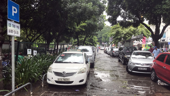 Платные парковочные места на улице Хай Ба Чынг, район 1, Хошимин. Фото: Tuoi Tre