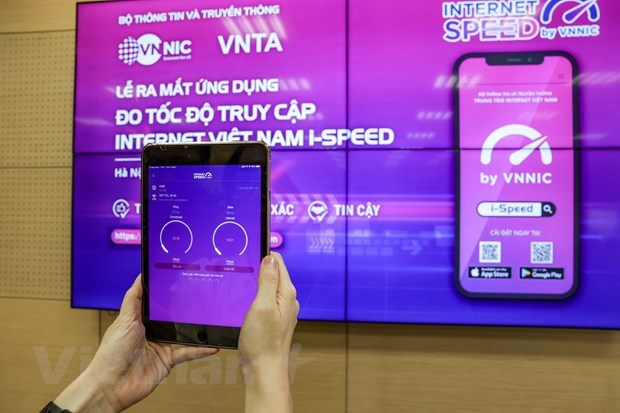   Пользователи могут установить приложение i-Speed на мобильное устройство или проводить измерения непосредственно на сайте https://speedtest.vn или https://i-speed.vn. (Фото: Минь Шон / Vietnam+)  