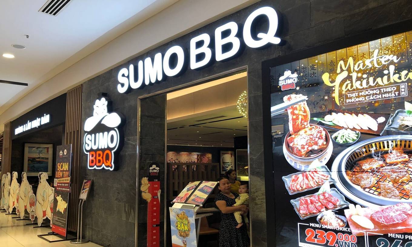 Sumo BBQ, японский ресторан барбекю The Golden Gate в торговом центре AEON Mall, южная провинция Бинь Зыонг. 