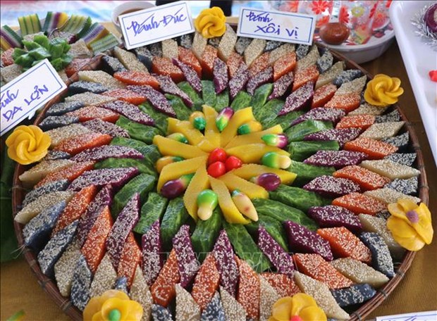 Поднос с традиционными вьетнамскими пирожными (Фото: VNA)