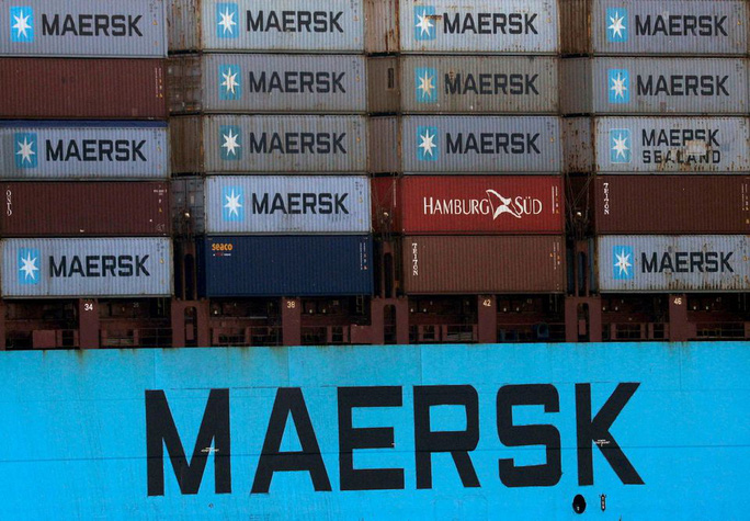 Các container hàng hoá được vận chuyển trên tàu của Maersk qua Kênh đào Suez ở Ismailia - Ai Cập, ngày 7-7-2021. Ảnh: Reuters.
