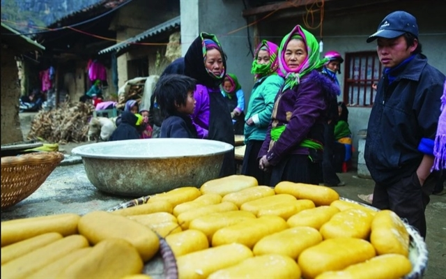 В отличие от этнической группы Монг в Лао Кай, группа Монг в Ха Джанг использует кукурузу для приготовления бань хоай (bánh khoải), которая, по их словам, питательна и полезна. Фото baodantoc.vn
