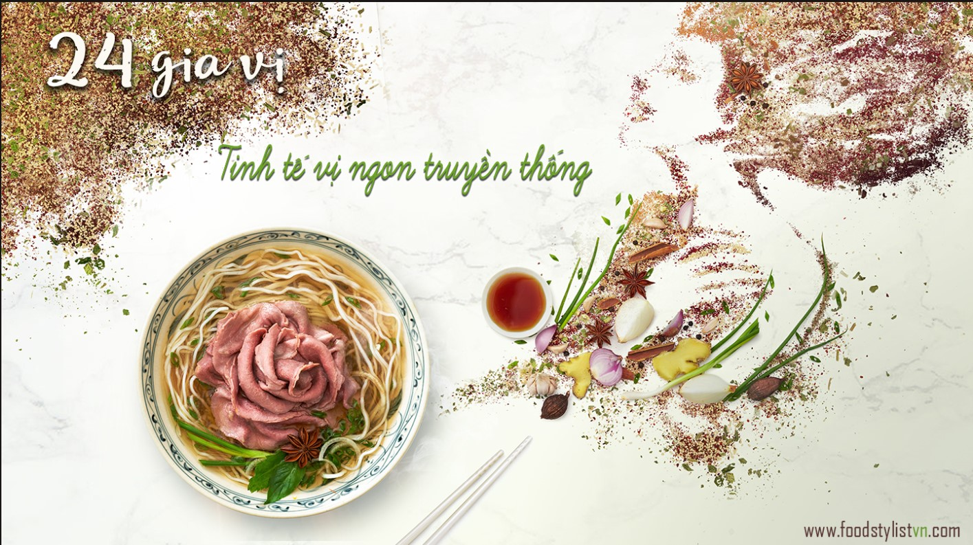 Стильный суп с лапшой показан на этой фотографии, взятой с сайта фуд-стилиста Буй Ли Тянь Нгуена с его разрешения.