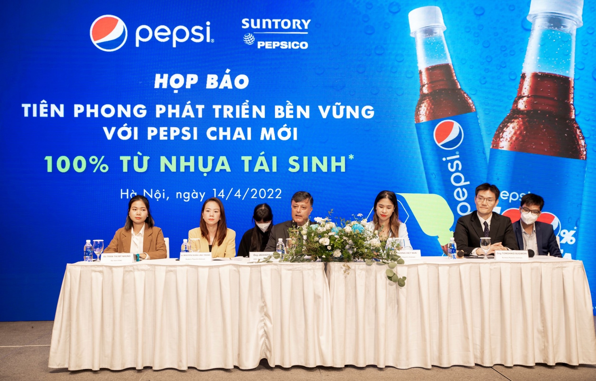 Представители Suntory PepsiCo на презентации