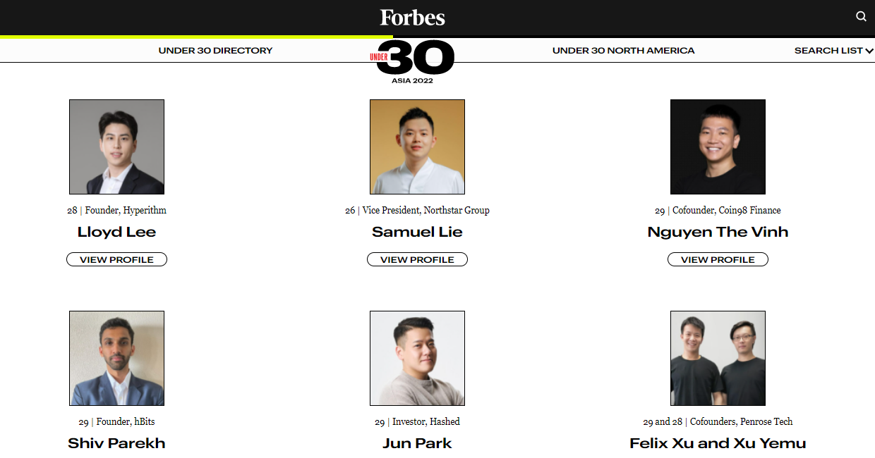 На этом скриншоте изображен соучредитель децентрализованной финансовой компании Coin98 на основе блокчейна Нгуен Тхе Винь, удостоенный чести войти в список Forbes 30 Under 30 Asia 2022 года.