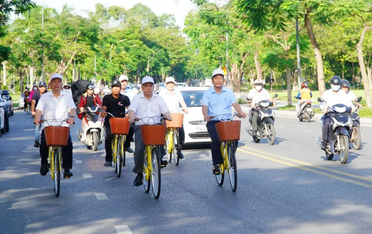 Система совместного использования велосипедов сообществом способствует развитию туризма в Хюэ.