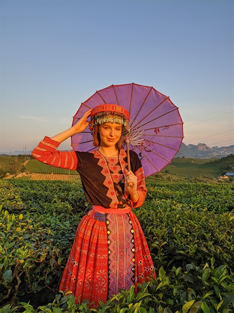 Ирина в традиционном костюме этнического меньшинства в провинции Мок-Чау.