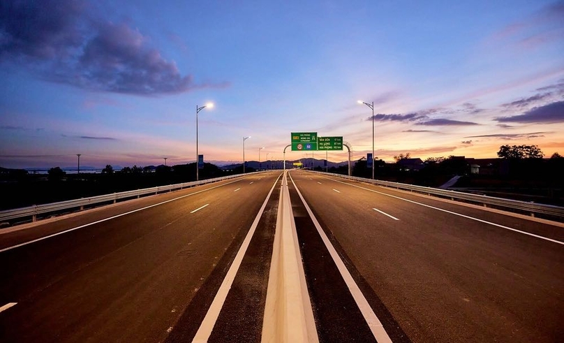 Строительство скоростной автомагистрали Ван Дон-Монг Кай обошлось в 12 триллионов донгов (511,5 миллиона долларов). Фото: Sun Group.
