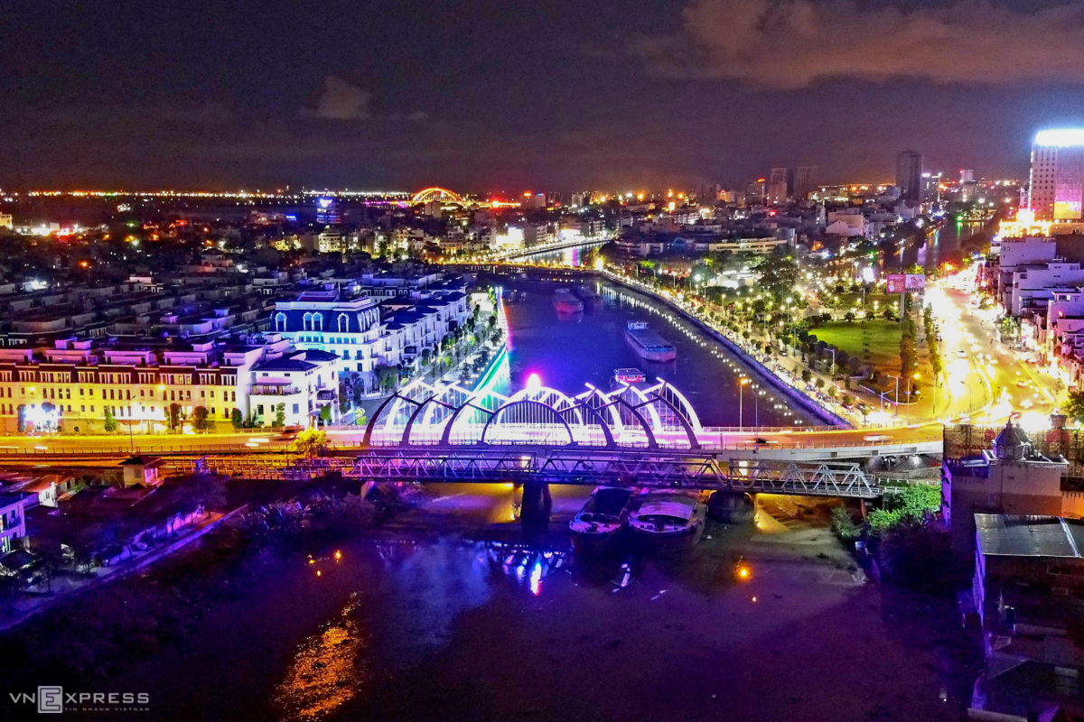 Построенный французами мост Quay через реку Там Бак является символом города Хайфон. Фото Джанг Чинь