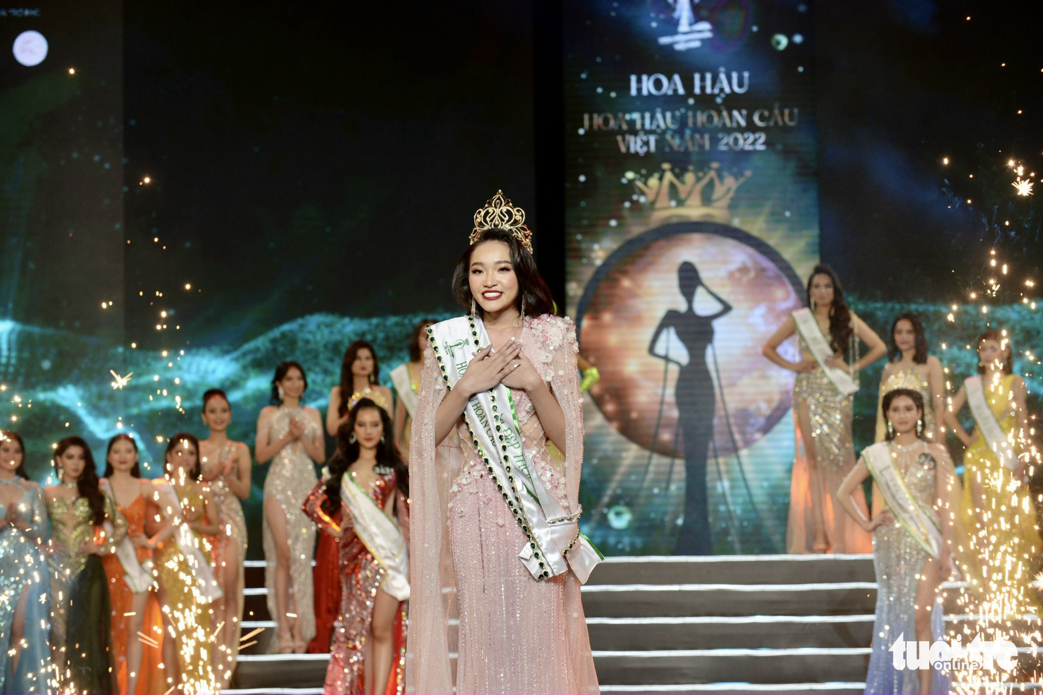 Pham Kim Ngan is crowned Miss Globe Vietnam 2022 in Ho Chi Minh City, Vietnam, October 22, 2022. Photo: T.T.D. / Tuoi Tre