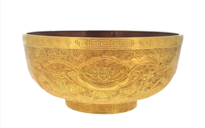 Золотая чаша короля Хай Динь из династии Нгуен. Фото: Millon