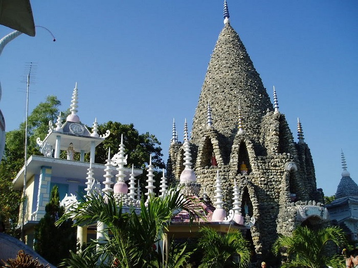 Башня в Камране построена полностью из мертвых кораллов и морских раковин. Фото: Vinpearl