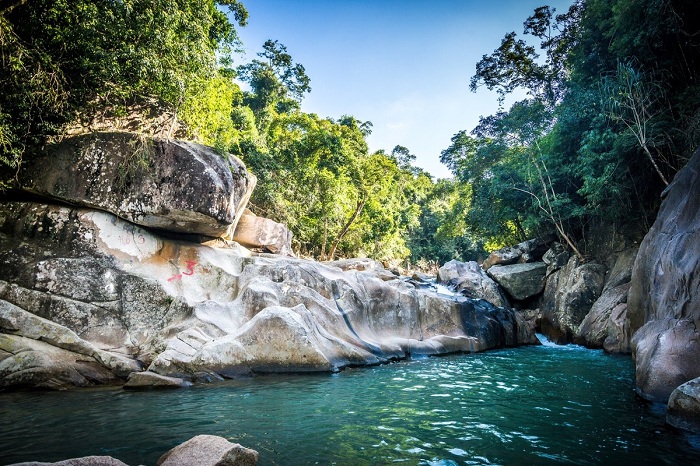 Природный заповедник Хон Ба является домом для ручьев с нетронутой природой и бирюзовыми водами. Фотографии любезно предоставлены Vinpearl