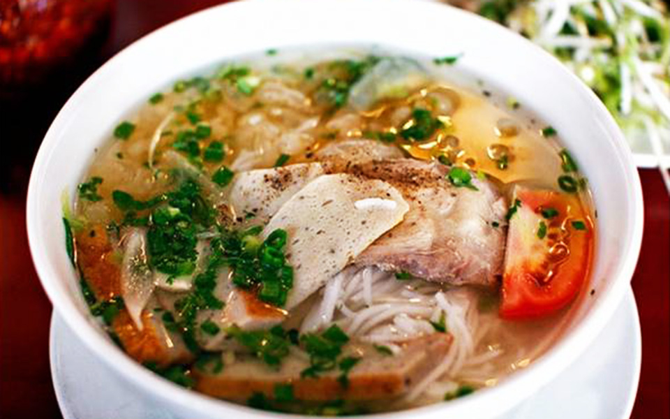 Тарелка супа с рыбной лапшой в Камране. Фото: Foodie